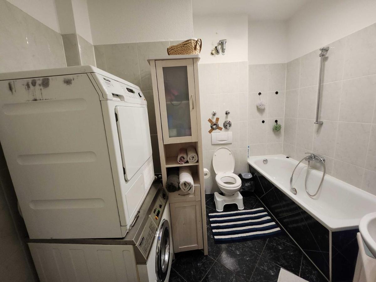 One Private Room Available In A Two Room Apartment In Tegel, Berlijn Buitenkant foto