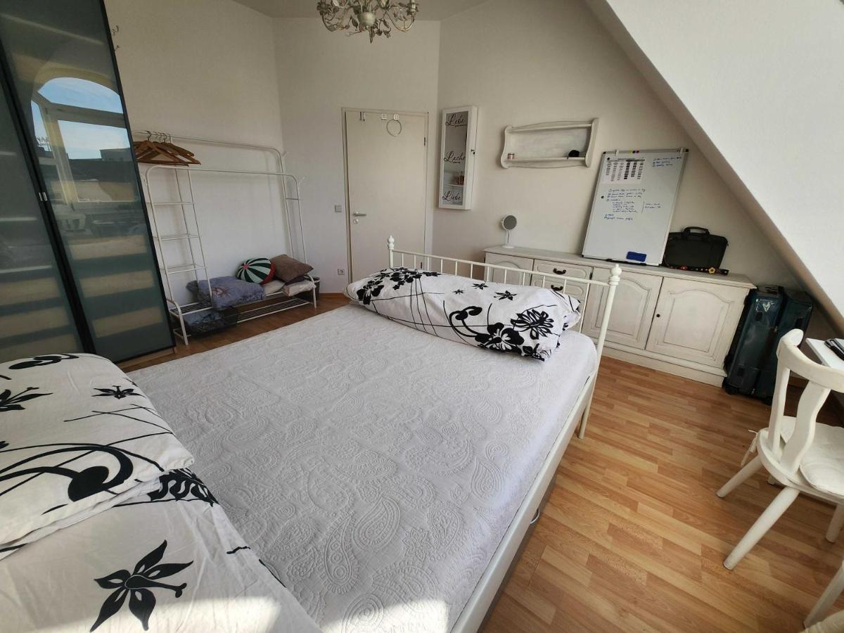One Private Room Available In A Two Room Apartment In Tegel, Berlijn Buitenkant foto