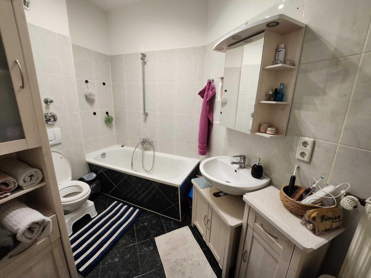 One Private Room Available In A Two Room Apartment In Tegel, Berlijn Buitenkant foto