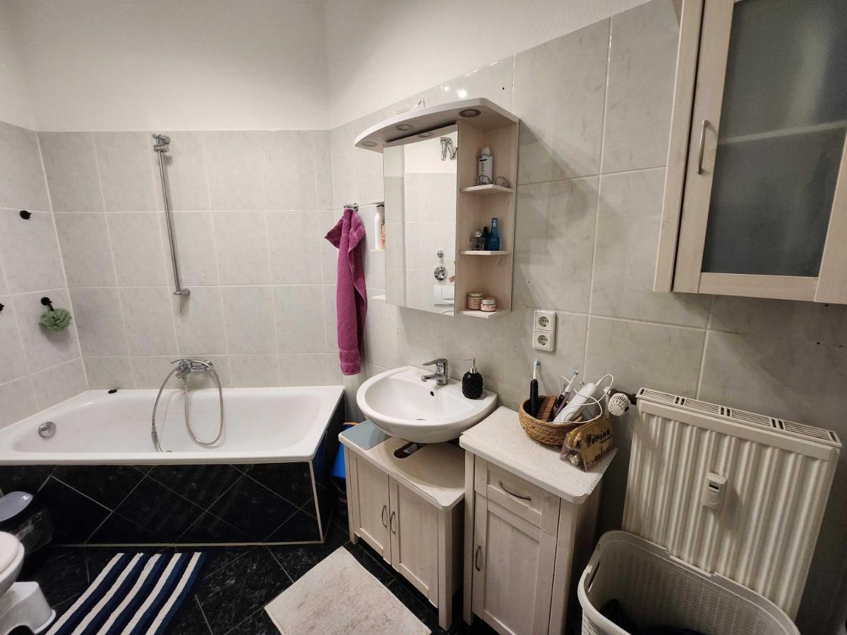 One Private Room Available In A Two Room Apartment In Tegel, Berlijn Buitenkant foto